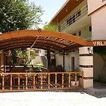 Yali Bed & Breakfast 3*