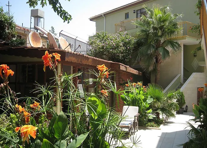 Yali Bed & Breakfast Side