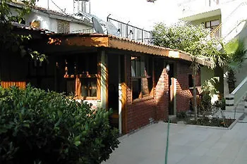 Yali فندق مبيت وإفطار