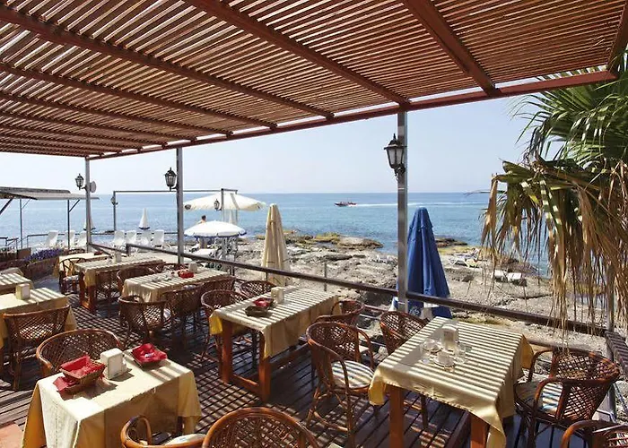 Yali Готель типу 